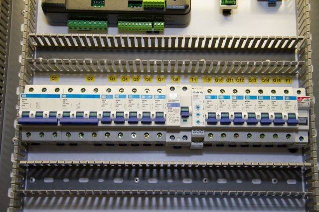 panel-building-pic-01-e1465479480686-640x426_1628200846.jpg